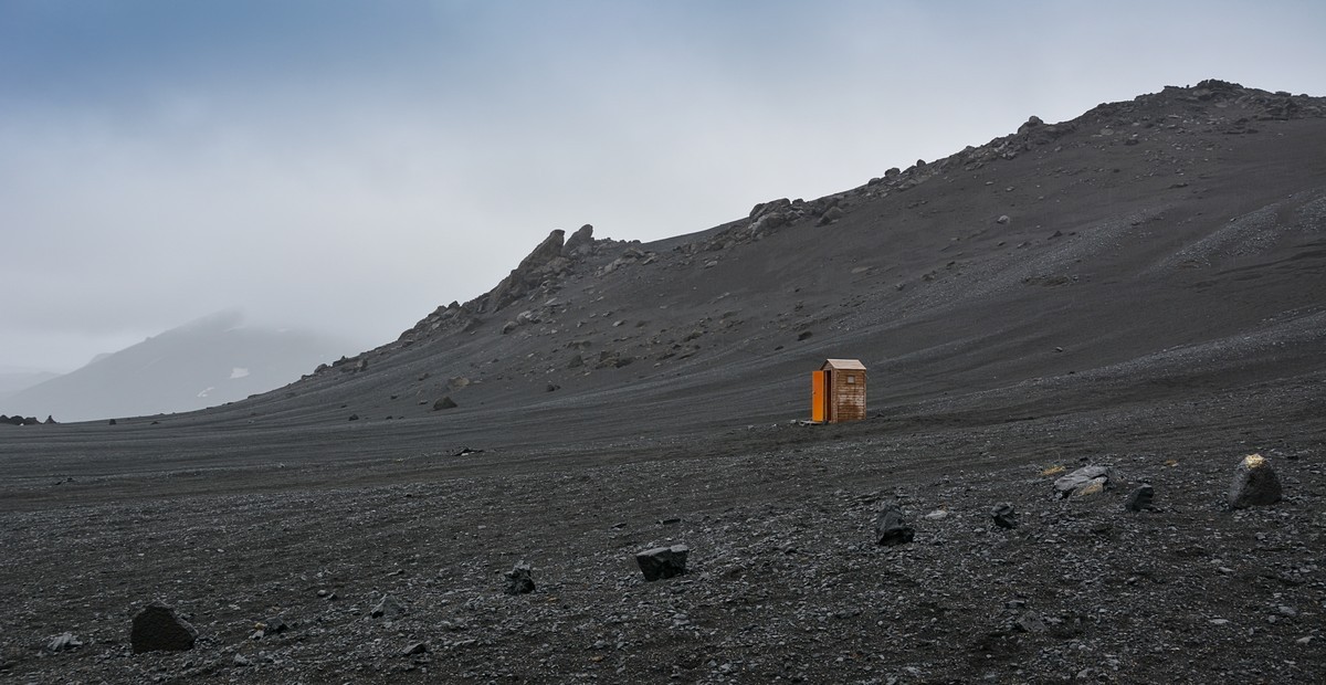 Osamljeno stranisce tik pod ledenikom Vatnajokull. A je prislo prav!
