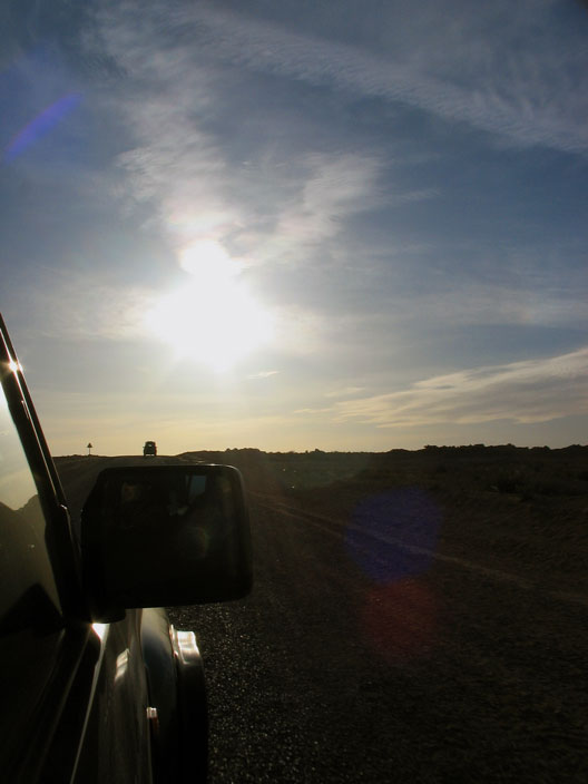 Divjali smo proti soncnemu zahodu. Pocasi smo odkrivali, kako ogromna je pravzaprav Libija. Foto Maša
