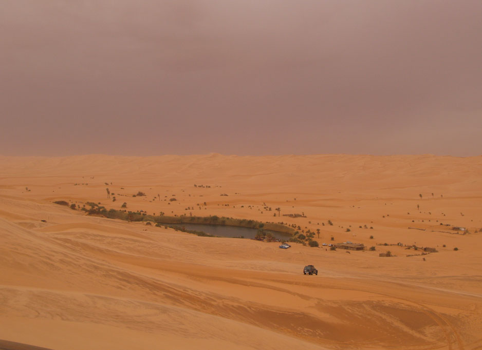 Vreme je bilo pravzaprav morece. Tezko si je predstavljati neznosnost vetra v Sahari, ce tega sam nisi dozivel. Foto Irena