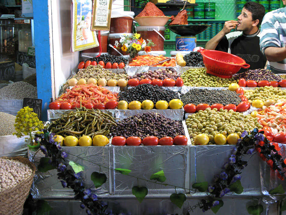 Olive, paradizniki in paprike. Esenca Tunizije. Foto Irena