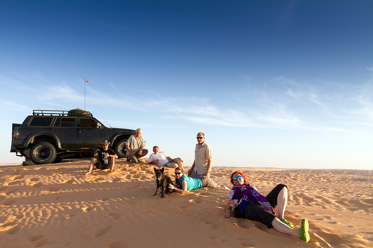 Group photo at the top dune over Ain Huilat Richet.