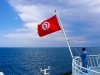 Približujemo se Afriki. Mornar je izobesil tunizijsko zastavo.