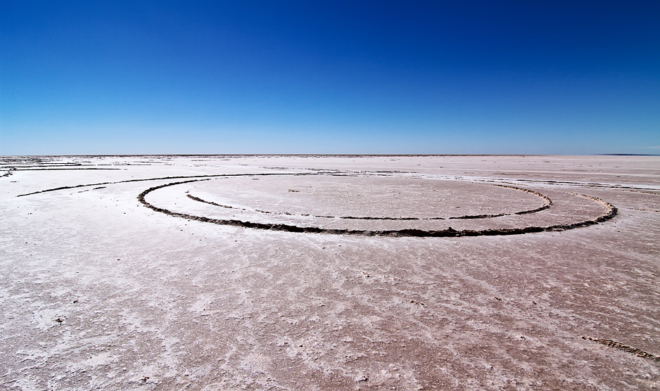 Slano jezero, Chott el Jerid, prekrito s skorjo belih solnih kristalov